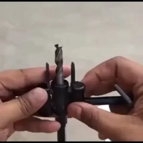 مته گردبر مدرج، رنگ مشکی، جنس فلز، ابزار مرکز یابی