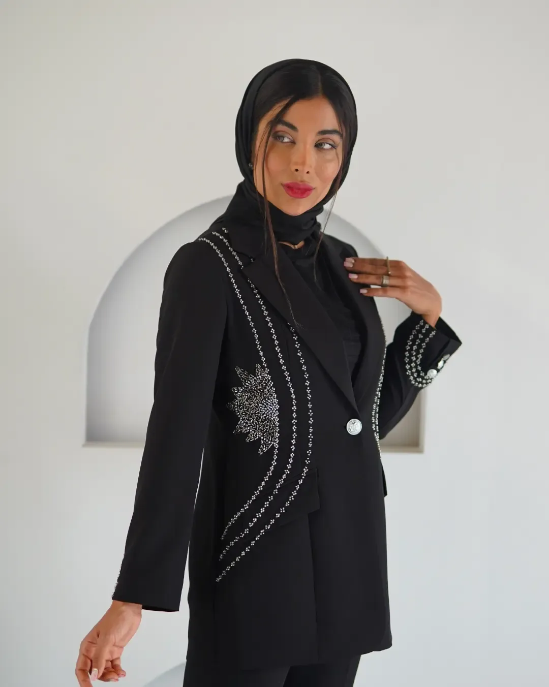 کت جواهردوزی مشکی — عکس ۲