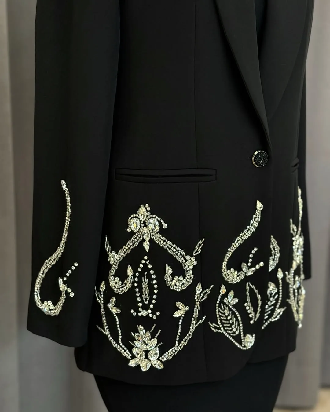 ست کت مجلسی سنگ‌دوزی زنانه — عکس ۳