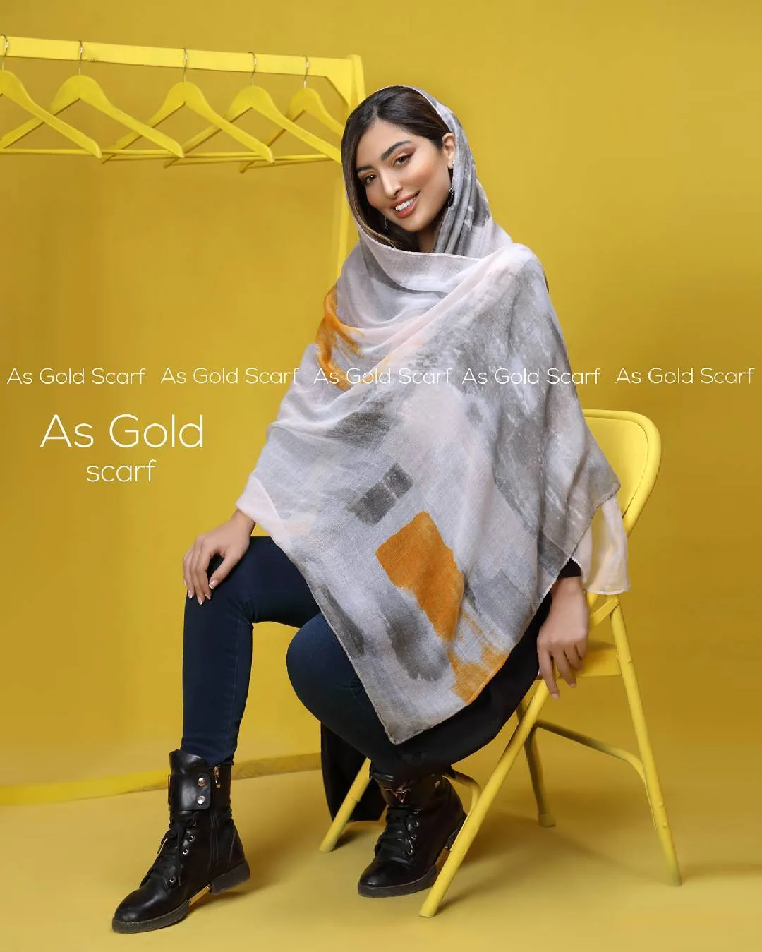 روسری زنانه، رنگ سفید، خاکستری و نارنجی، طرح هندسی، بزرگ، قواره‌دار