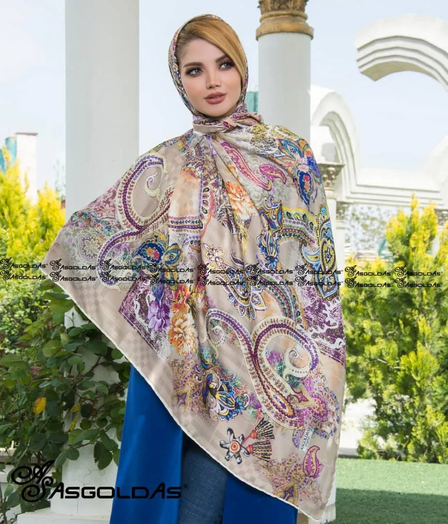 روسری ابریشم یونیک ۱۴۰، رنگ کرم، بنفش و زرد، طرح گلدار، مربع