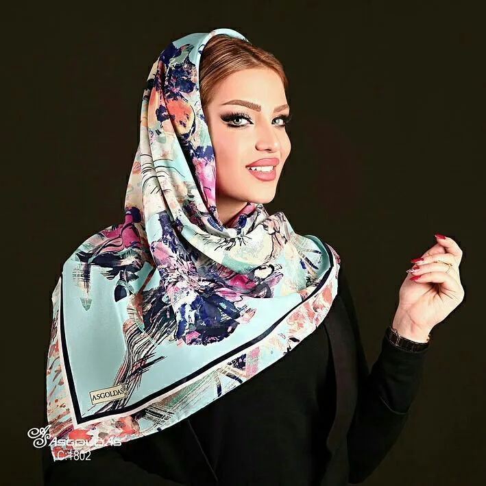روسری، رنگ آبی روشن، صورتی و بنفش، جنس ساتن، طرح گلدار، مربع