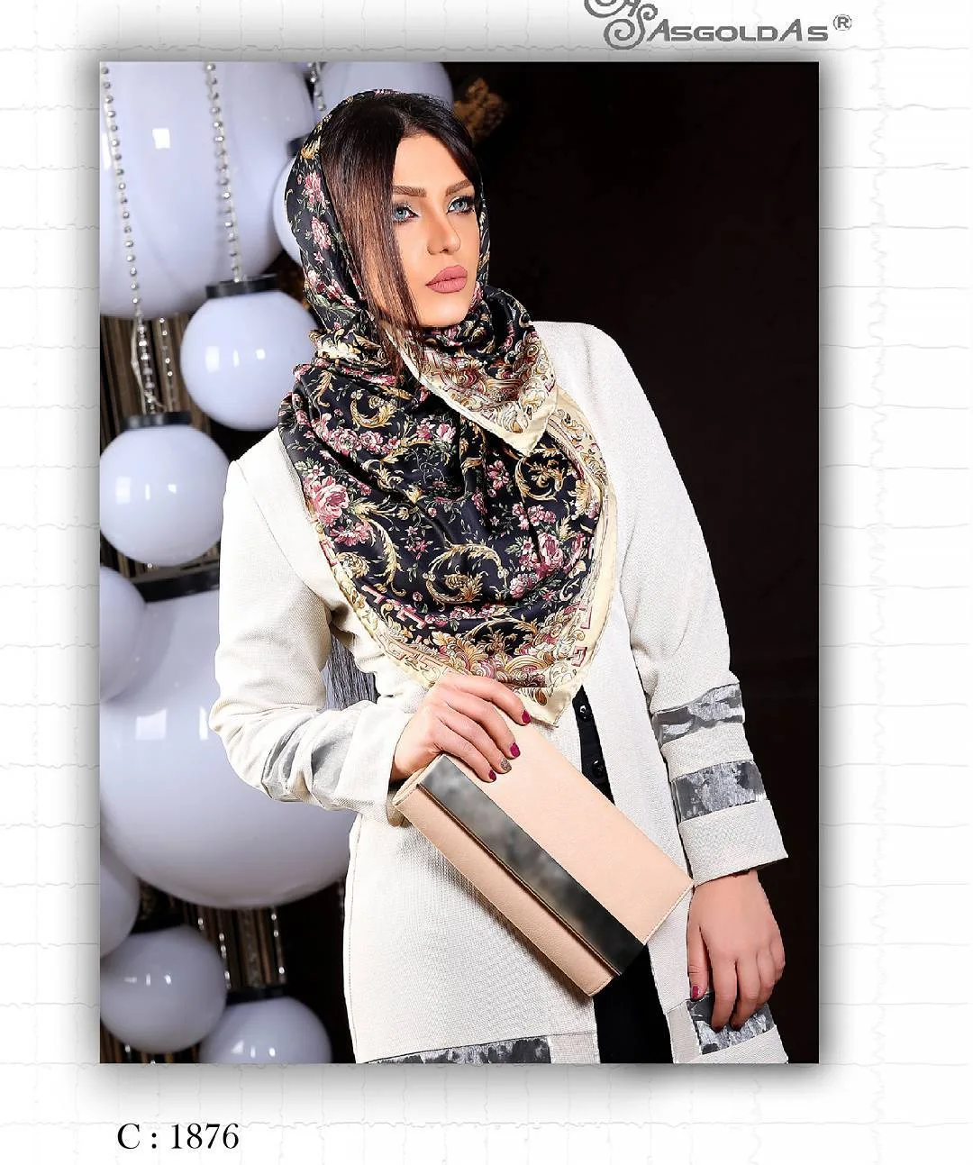 روسری ابریشم دور دست‌دوز قواره بزرگ، رنگ مشکی، طلایی و قرمز، طرح گلدار، مربع