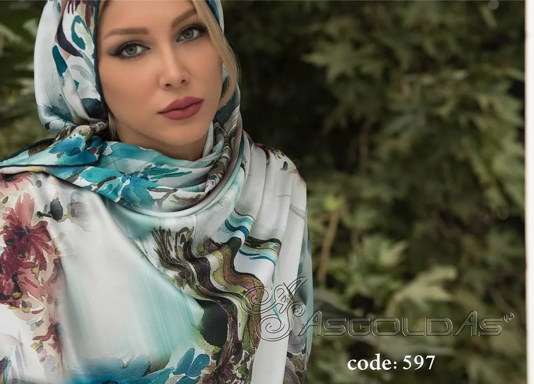 روسری زنانه، رنگ سفید، آبی و سبز، طرح گلدار، مربع، بزرگ