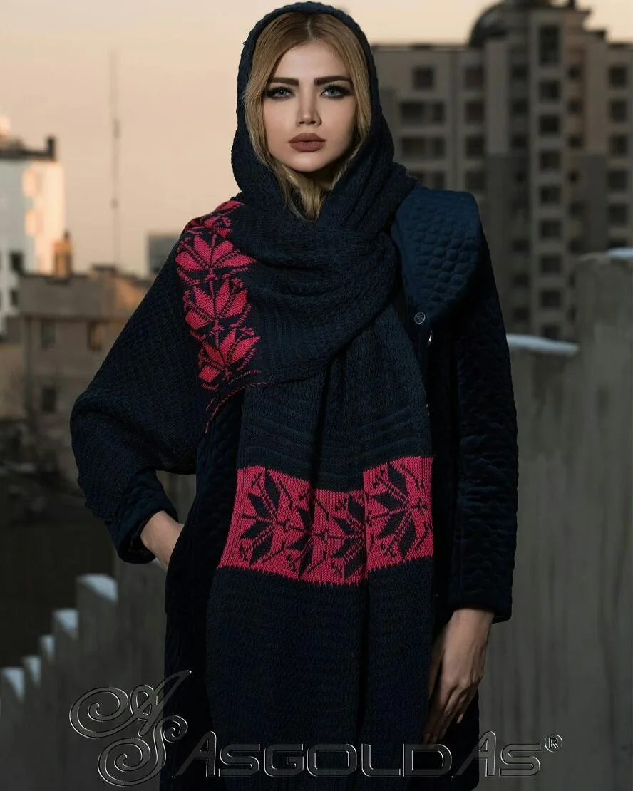 شال زنانه، رنگ سرمهای و قرمز، جنس بافتنی، طرح هندسی، مستطیلی