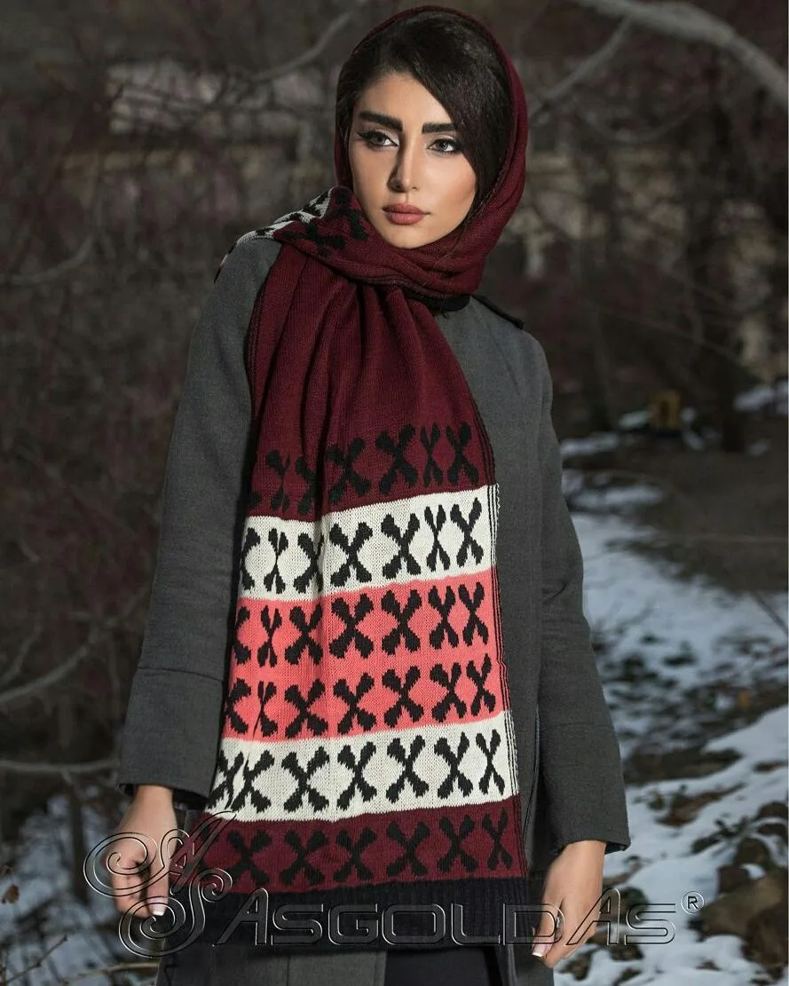 شال زنانه، رنگ زرشکی، سفید و مشکی، جنس بافتنی، طرح هندسی، مستطیلی