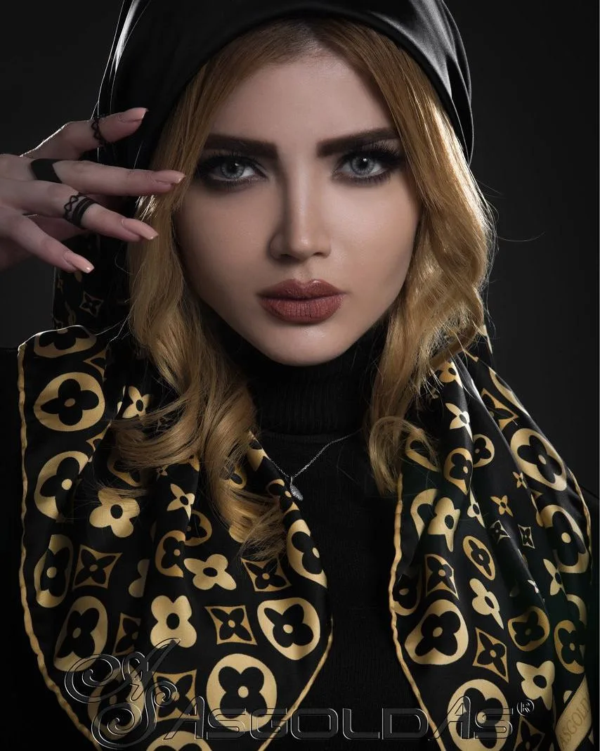 روسری زنانه، رنگ مشکی و طلایی، بزرگ، قوارهدار
