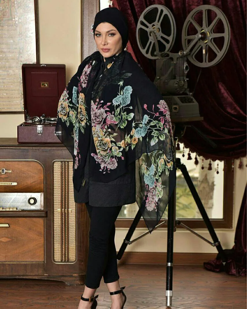 روسری، رنگ مشکی، صورتی و آبی، طرح گلدار، مربع، بزرگ