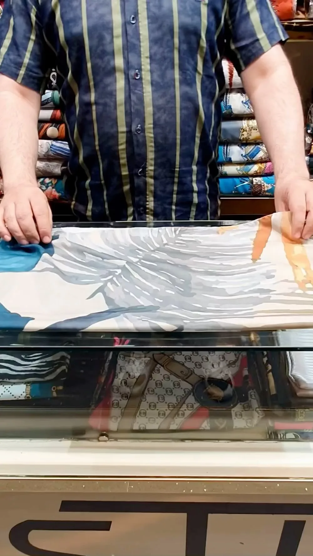 روسری سی آی اسکارف سایز ۱۲۰