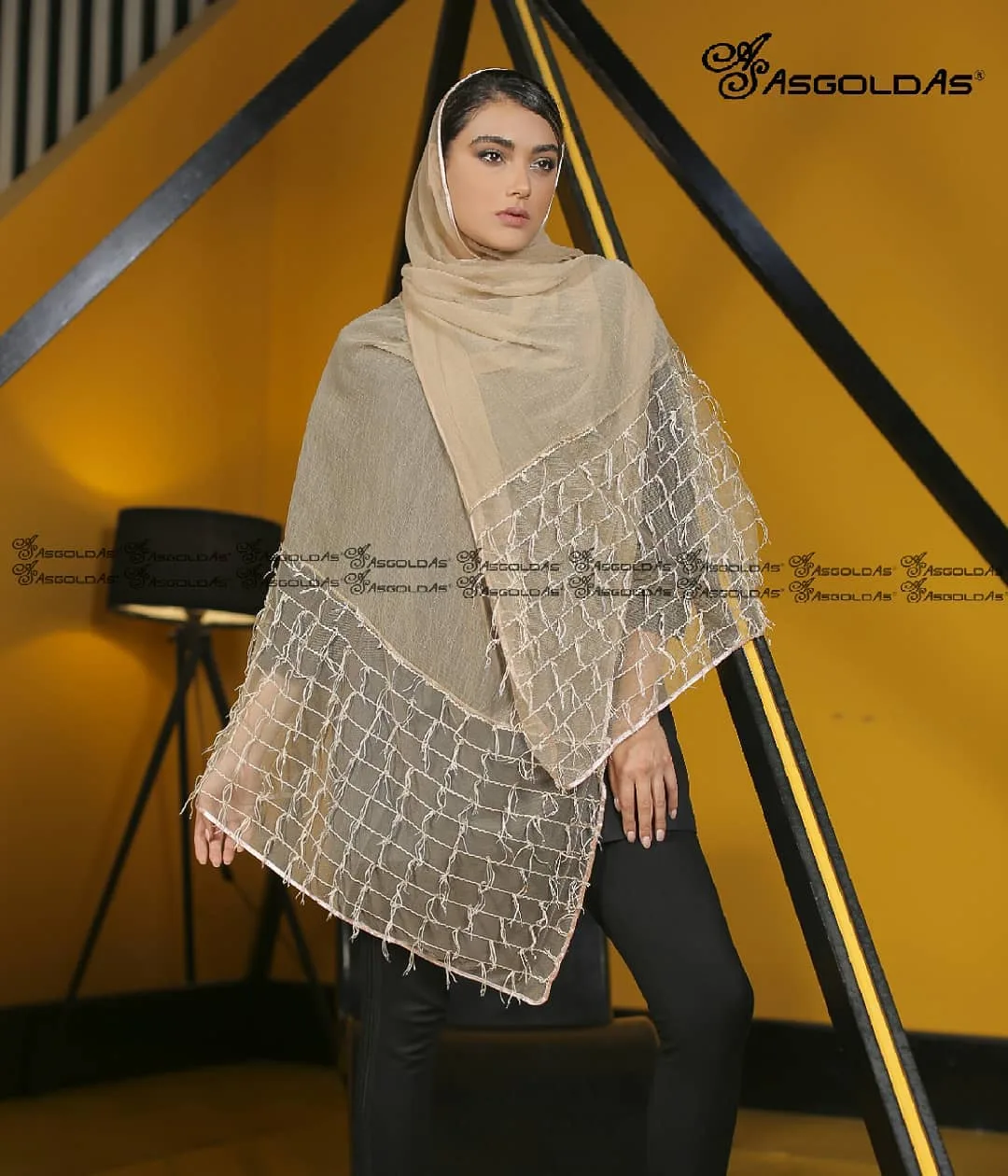 شال حریر ابریشم مجلسی، رنگ کرم و بژ، طرح توری، مستطیلی، بلند