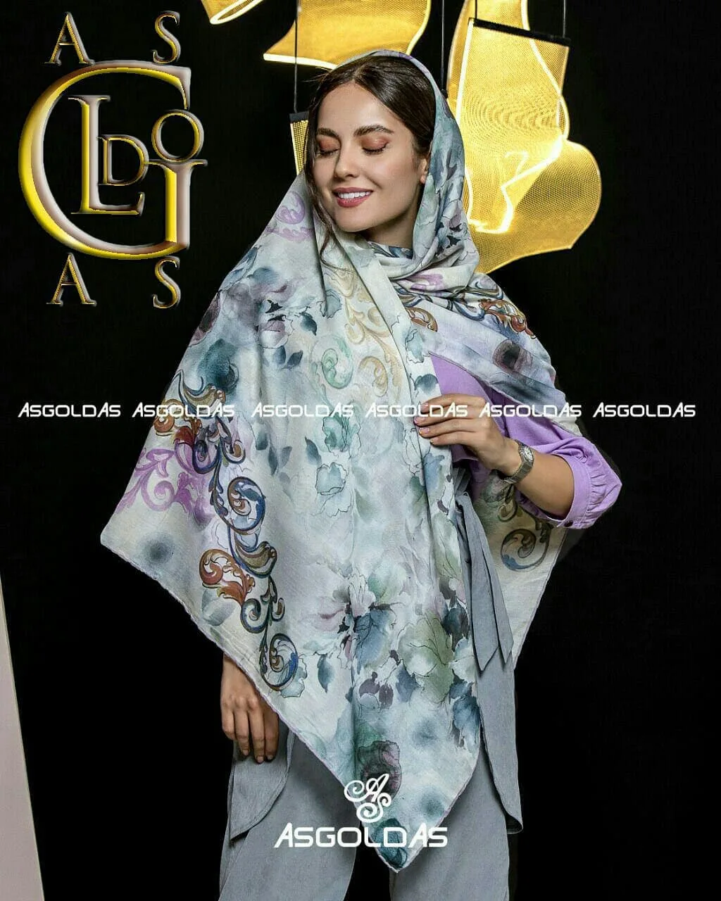 روسری سایز ۱۴۰ کد ۱۰۵۱، رنگ سفید، آبی و سبز، طرح گلدار، مربع، بزرگ