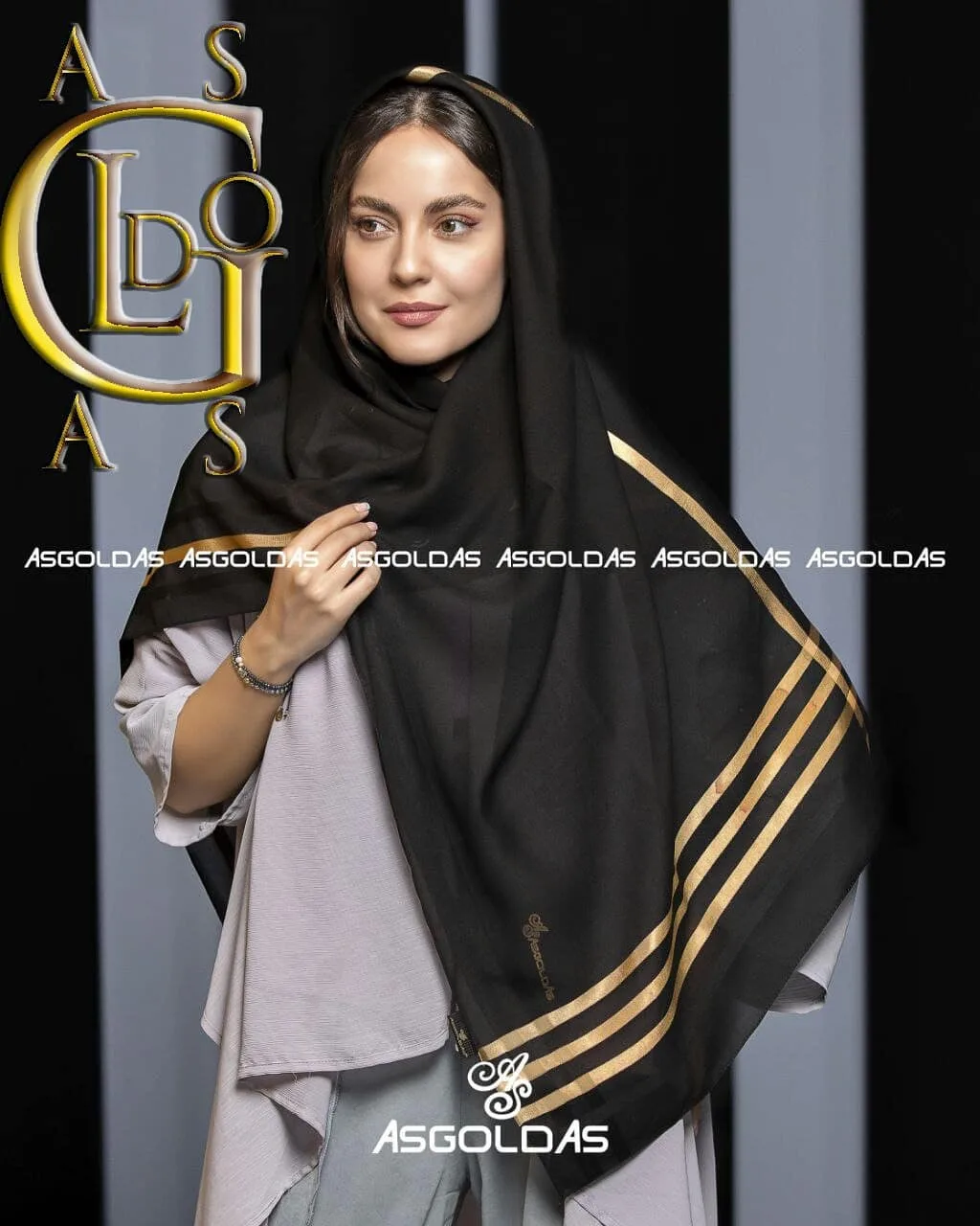 روسری سایز ۱۲۰ کد 2325 آسگلداس، رنگ مشکی و طلایی، طرح راه‌راه، مربع