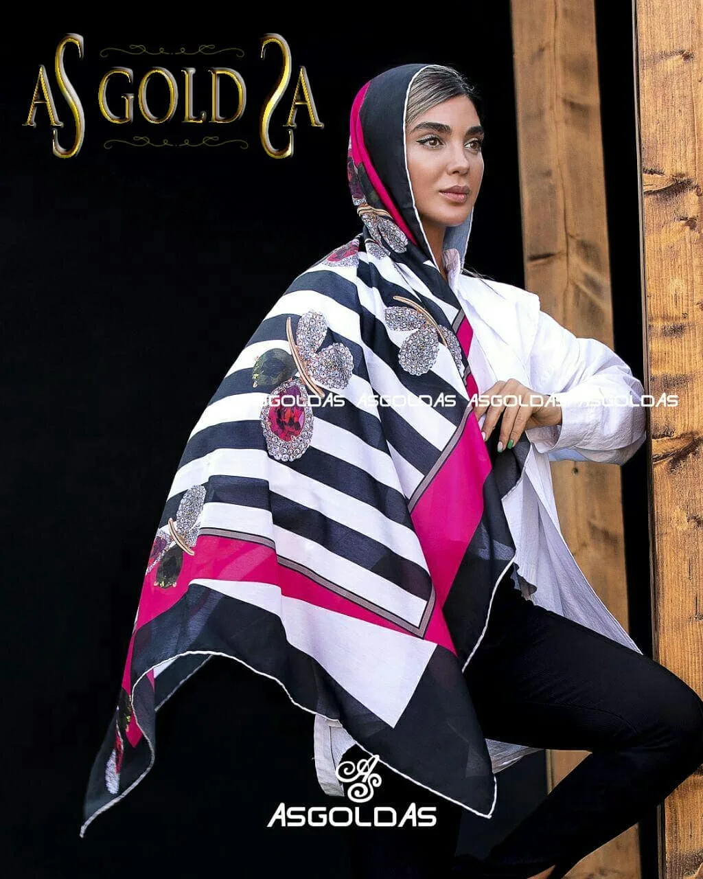روسری نخی بهاره سایز ۱۲۰ آسگلداس، رنگ سفید، مشکی و صورتی، طرح راه‌راه و سنگ‌دوزی، مربع