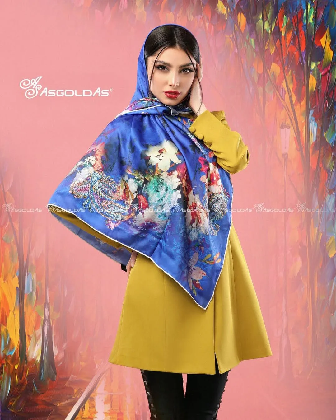 روسری ابریشم دیجیتال سایز ۱۱۰ آسگلداس، رنگ آبی، سفید و قرمز، جنس ساتن، طرح گلدار، مربع