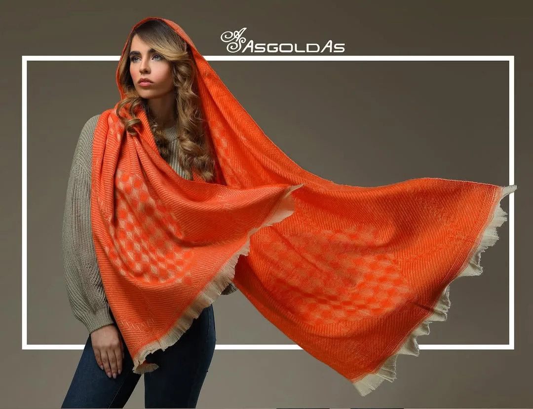 شال زنانه، رنگ نارنجی و کرم، طرح هندسی، مستطیلی بلند، ریش‌دار