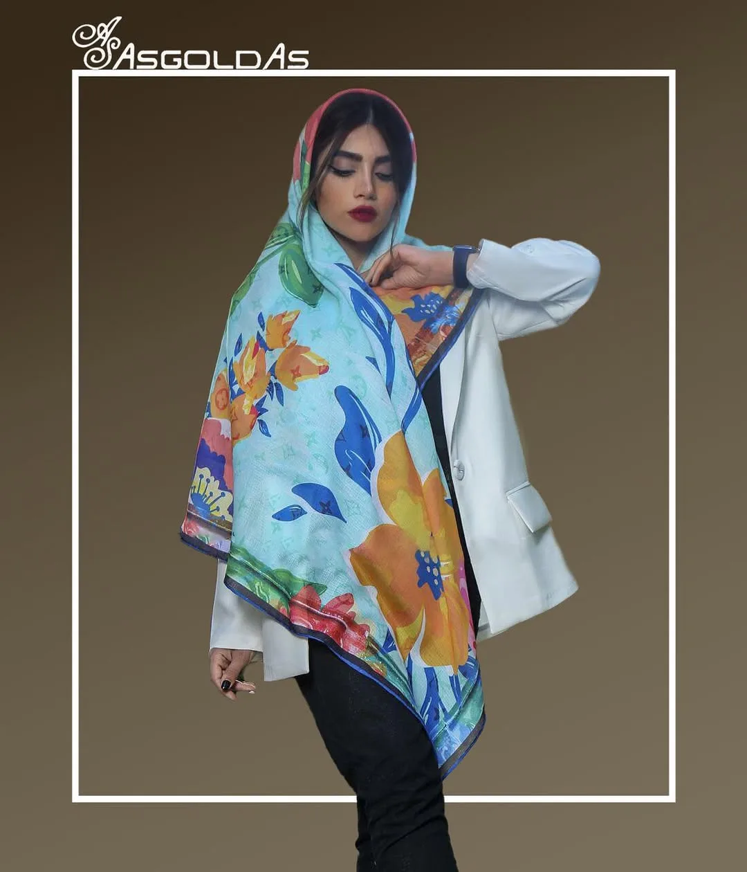 روسری سایز ۱۴۰ کد 360T آسگلداس، رنگ آبی روشن، زرد و نارنجی، طرح گلدار، مربعی، بزرگ