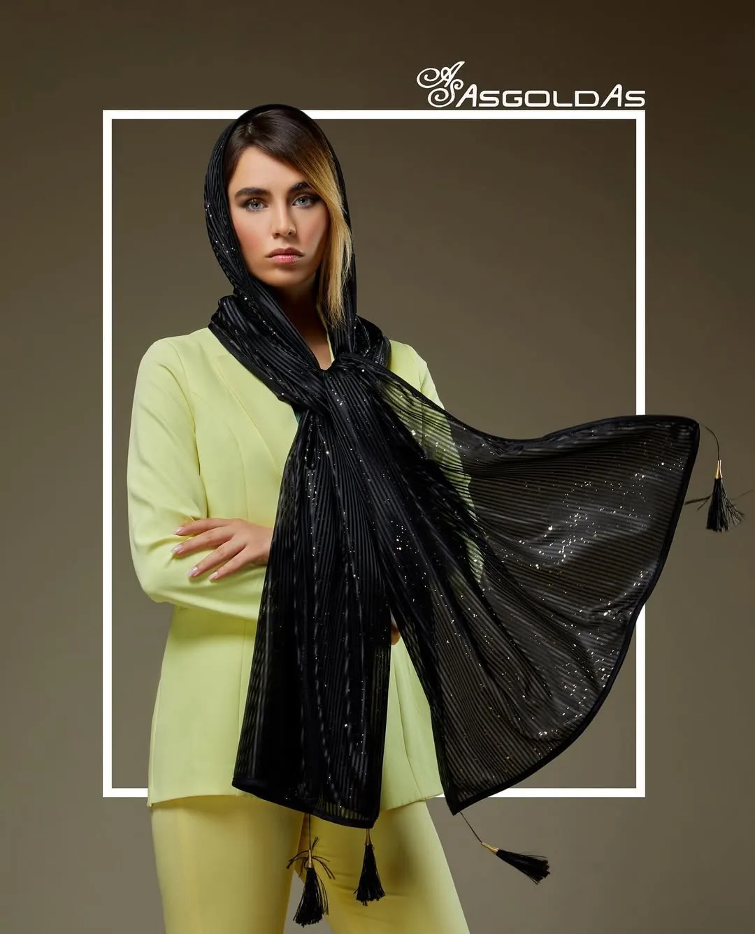 شال مشکی طلایی کریستال کد ۱۰۰۱۸، مستطیلی، پلیسه‌دار، با منگوله