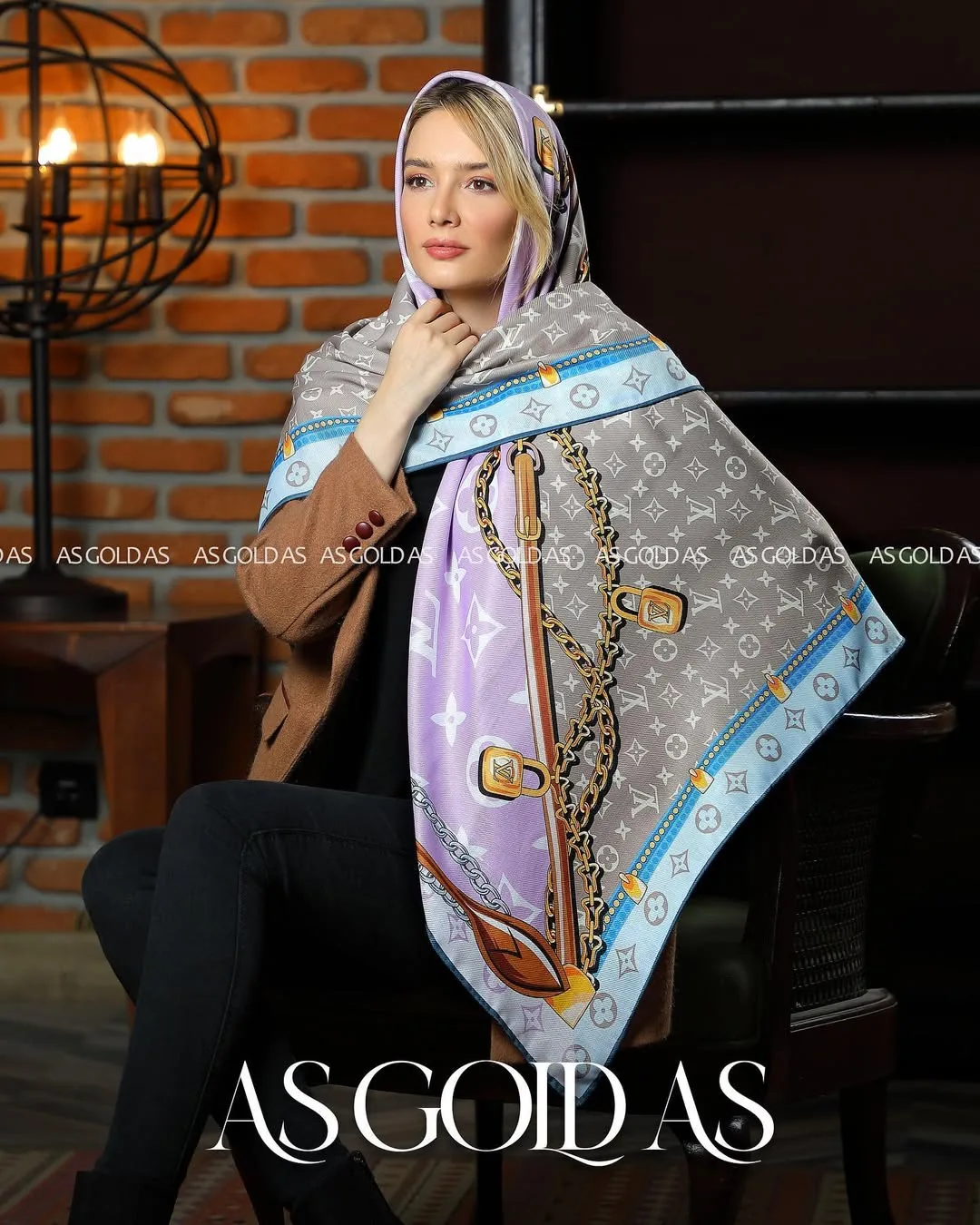 شال سایز ۱۴۰ کد ۳۰۰۹، رنگ طوسی، یاسی و آبی، بزرگ، طرح زنجیر