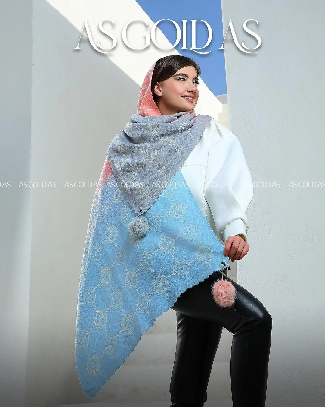 شال زنانه کد ۱۰۰۳۵، رنگ آبی، خاکستری و صورتی، طرح هندسی، مستطیلی، بلند، پوم‌پوم‌دار