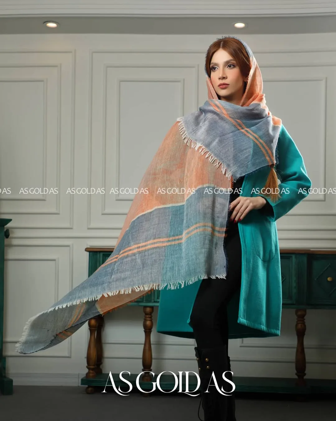 شال کد ۱۰۰۴۶، رنگ نارنجی، آبی و خاکستری، طرح راه‌راه، مستطیلی، ریش‌دار