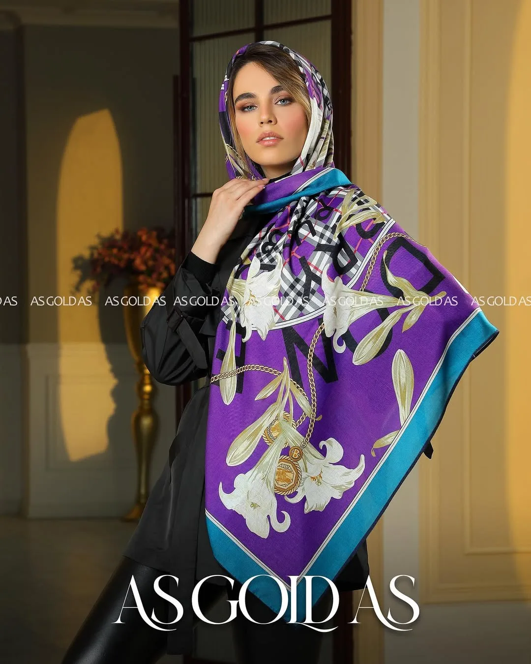 روسری سایز ۱۲۰ کد ۳۰۰۳، رنگ بنفش، آبی و سفید، طرح گلدار، مربع