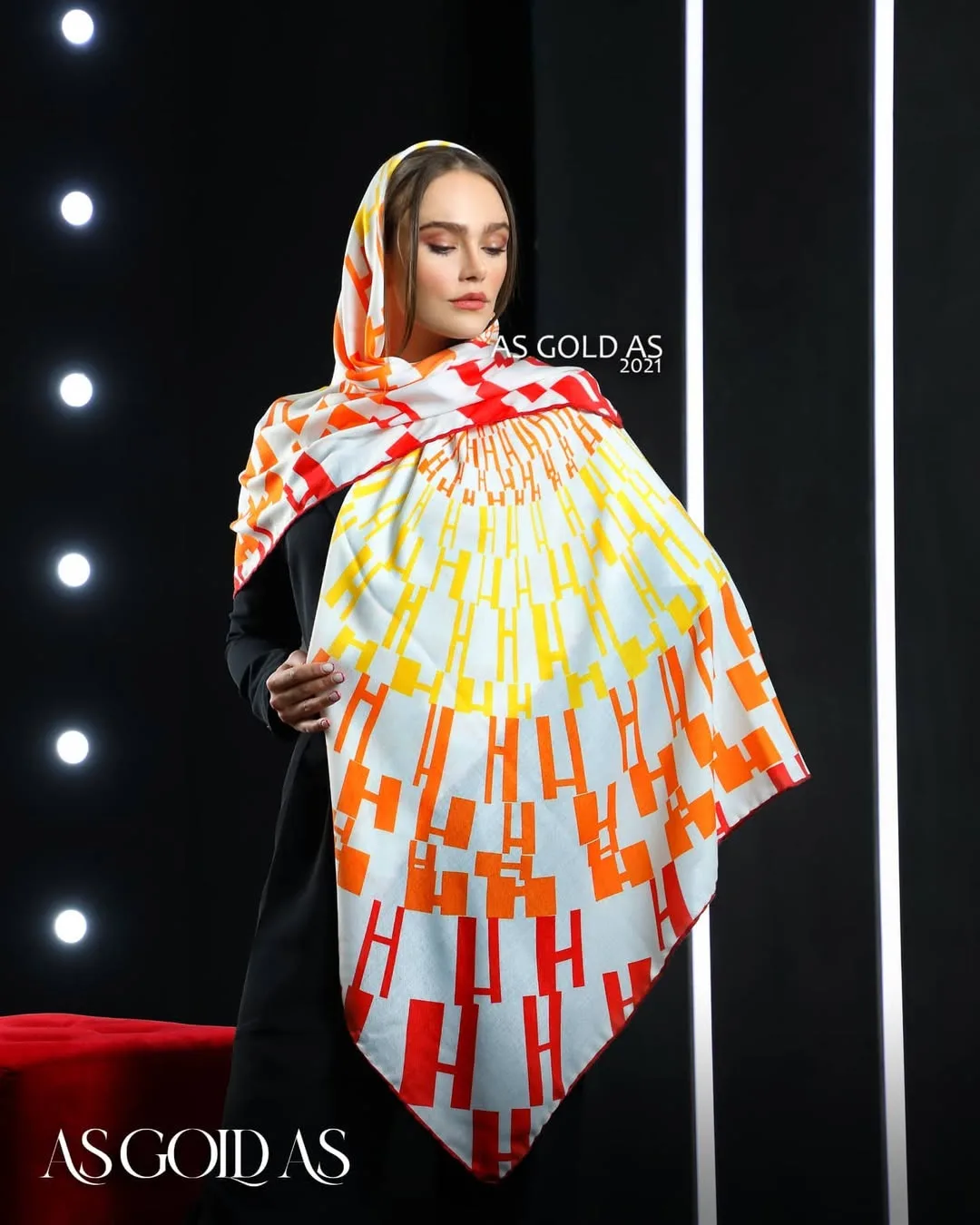 شال سایز ۱۴۰ کد ۳۰۱۵، رنگ سفید، نارنجی، زرد و قرمز، طرح هندسی، مستطیلی، بزرگ