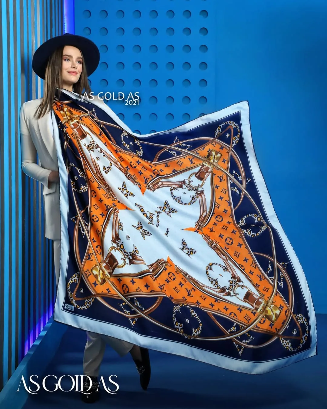 شال سایز ۱۴۰ کد ۳۰۱۳، رنگ سرمه‌ای، نارنجی و سفید، مستطیلی، بزرگ