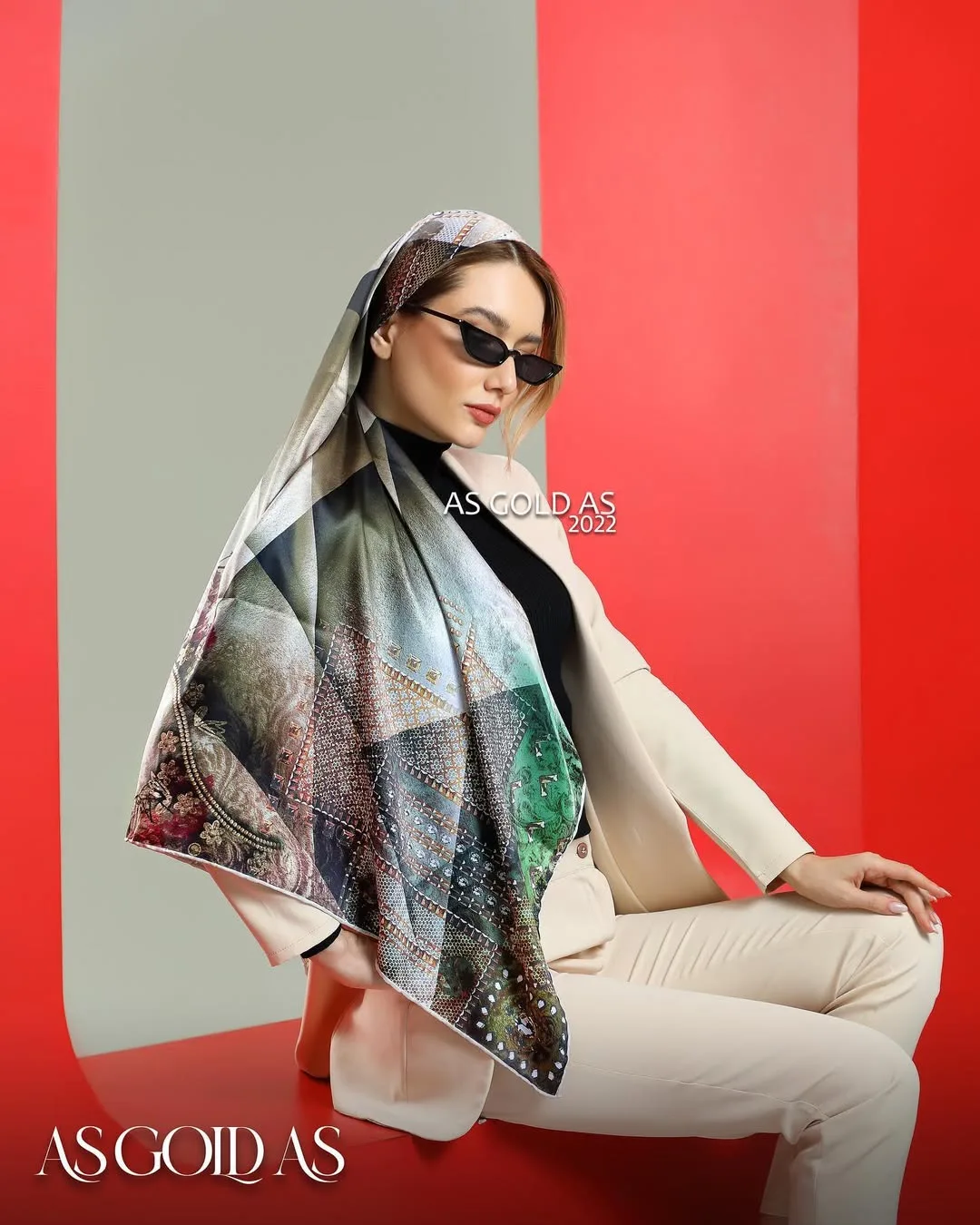 روسری سایز ۱۱۰ کد ۶۳۴ آسگلداس، رنگ سفید، سبز و خاکستری، مربع