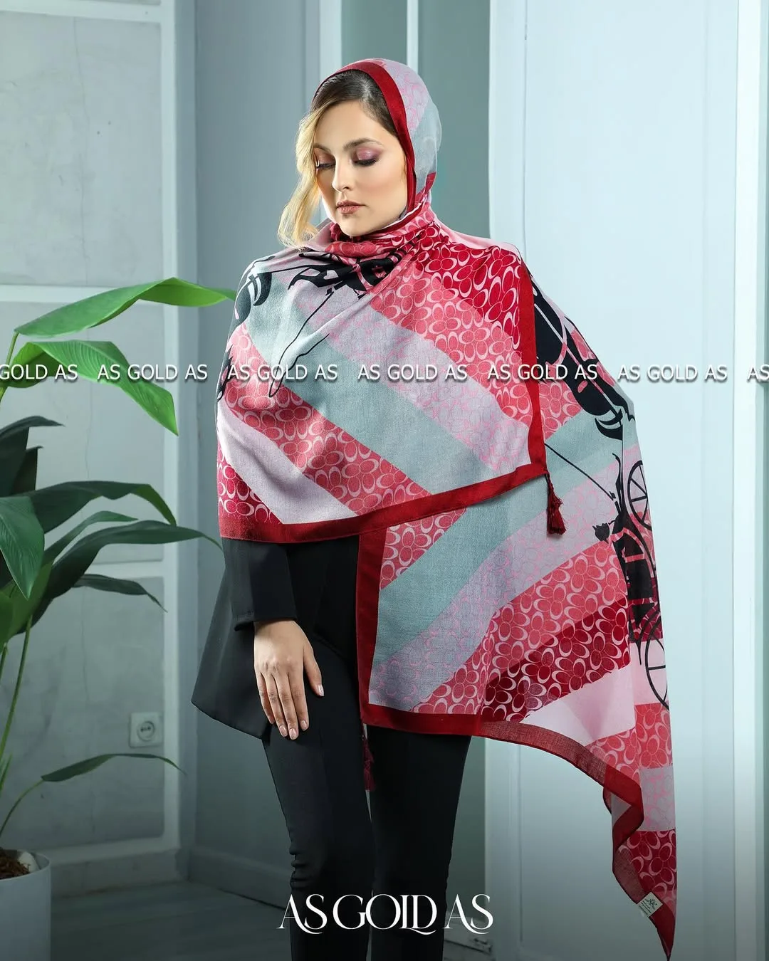 شال ترک نخی آسگلداس، رنگ قرمز، آبی روشن و صورتی، مستطیلی، لبه ریش‌دار
