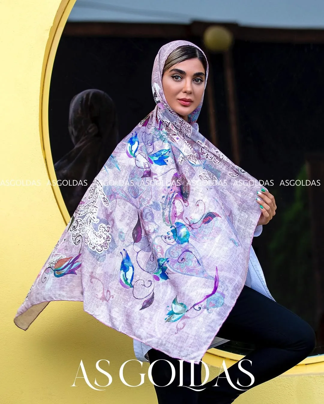 شال روسری سایز ۱۲۰ آسگلداس، رنگ بنفش، آبی و سفید، طرح گلدار، قواره بزرگ، مربعی