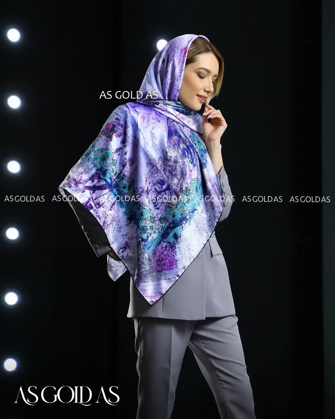 شال روسری سایز ۱۱۰ آسگلداس، رنگ بنفش، آبی و سفید، قواره بزرگ، مربعی