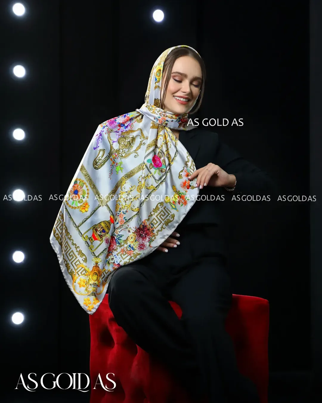 شال روسری سایز ۱۱۰ آسگلداس، رنگ سفید، طلایی و رنگارنگ، طرح گلدار و هندسی، قواره بزرگ، مربعی