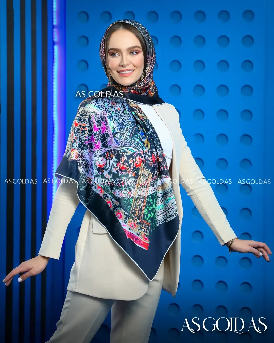 روسری ترک سایز ۱۱۰ کد ۸۵۳ آسگلداس، رنگ مشکی و چندرنگ، مربع