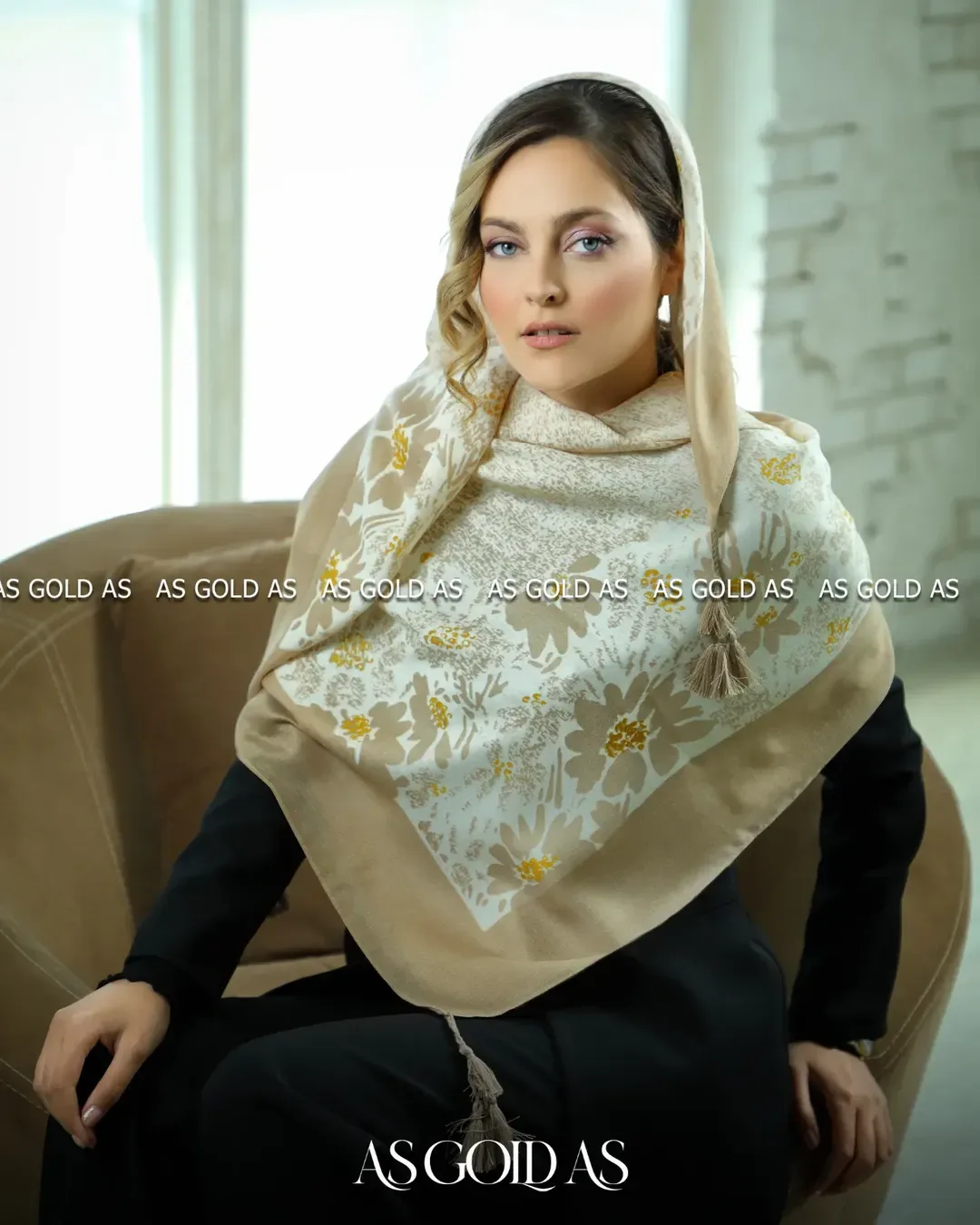 شال ترک سایز ۱۴۰ آسگلداس، رنگ کرم و زرد، طرح گلدار، مستطیلی، با ریشه