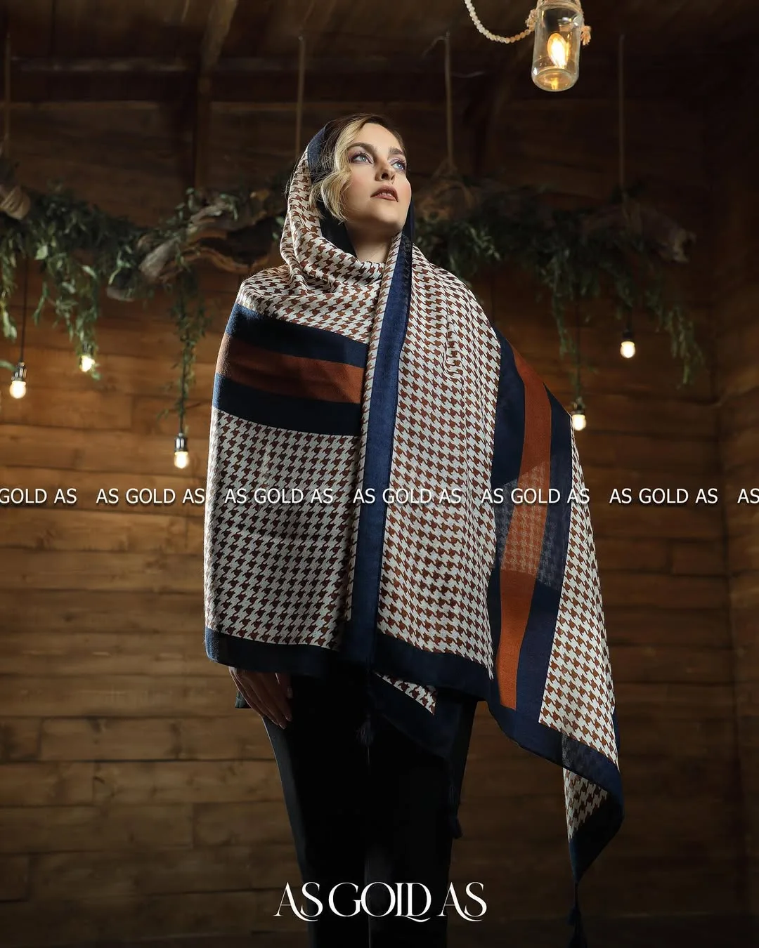 شال نخی ترک، رنگ کرم، سرمه‌ای و نارنجی، طرح هندسی، مستطیلی، بلند