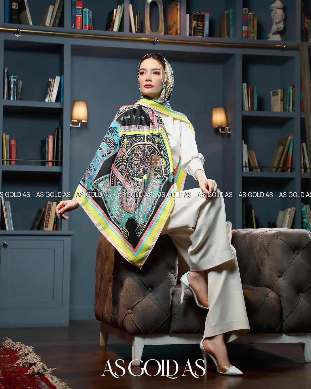روسری ترک سایز ۱۴۰ کد ۱۰۰۶۲ آسگلداس، رنگ زرد، آبی، سیاه و صورتی، مربع، بزرگ