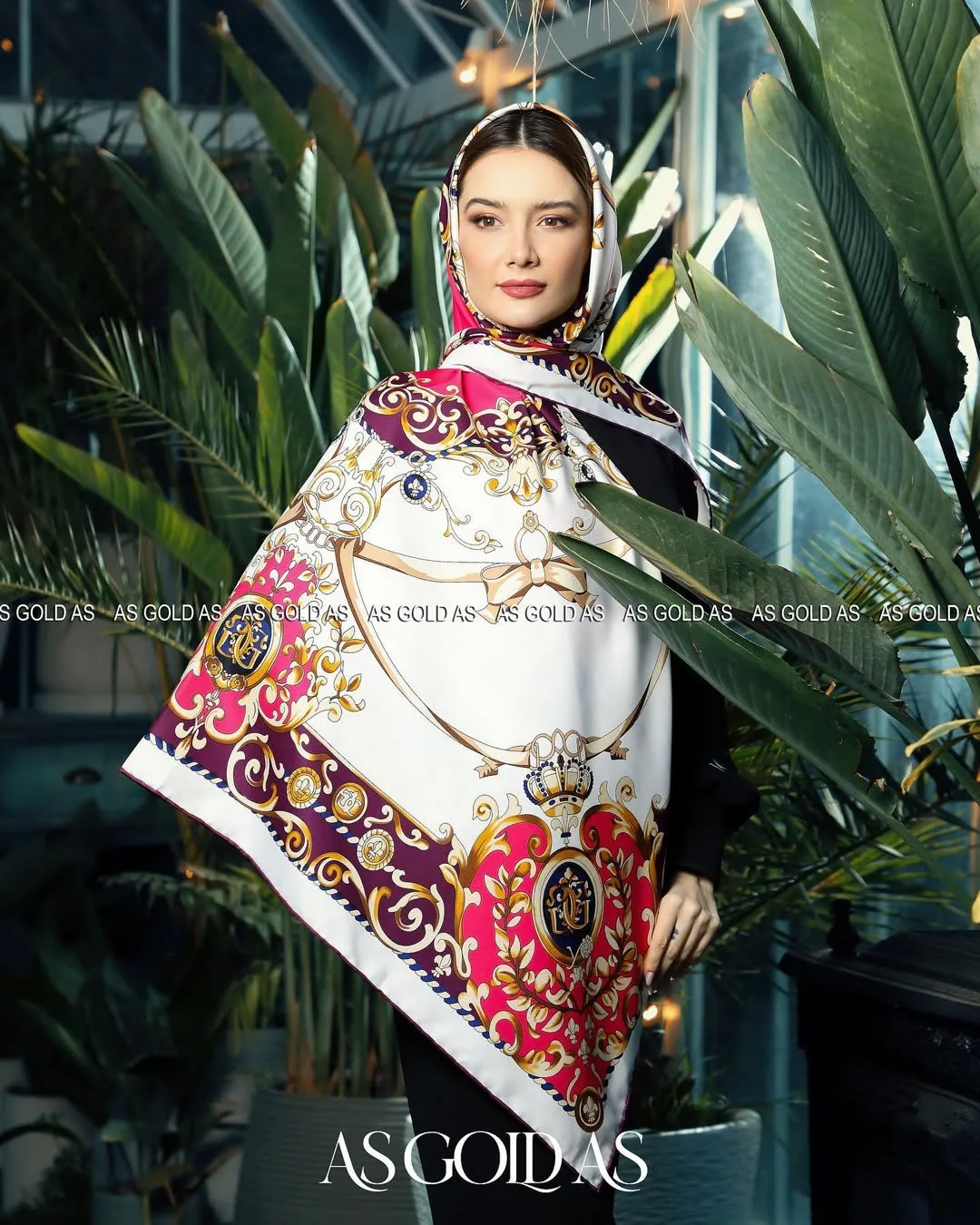 روسری ترک سایز ۱۴۰ کد ۱۰۰۶۲ آسگلداس، رنگ سفید، قرمز، بنفش و طلایی، مربع