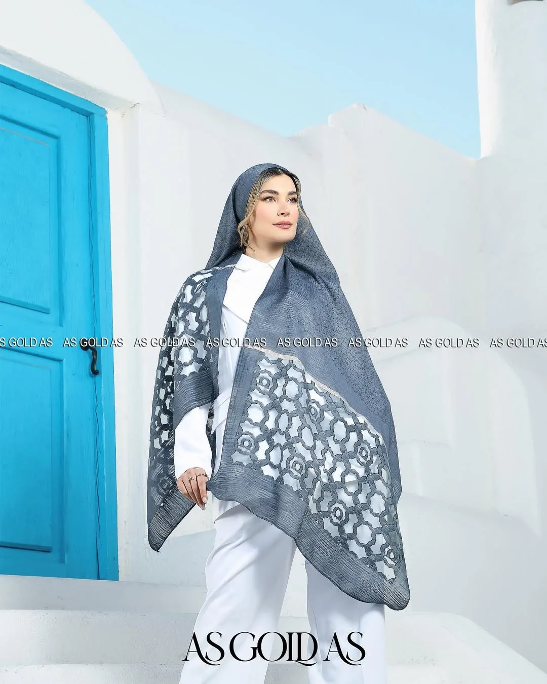 شال حریر ساتن کد ۱۰۰۶۹، رنگ خاکستری و سرمه‌ای، طرح هندسی، مستطیلی