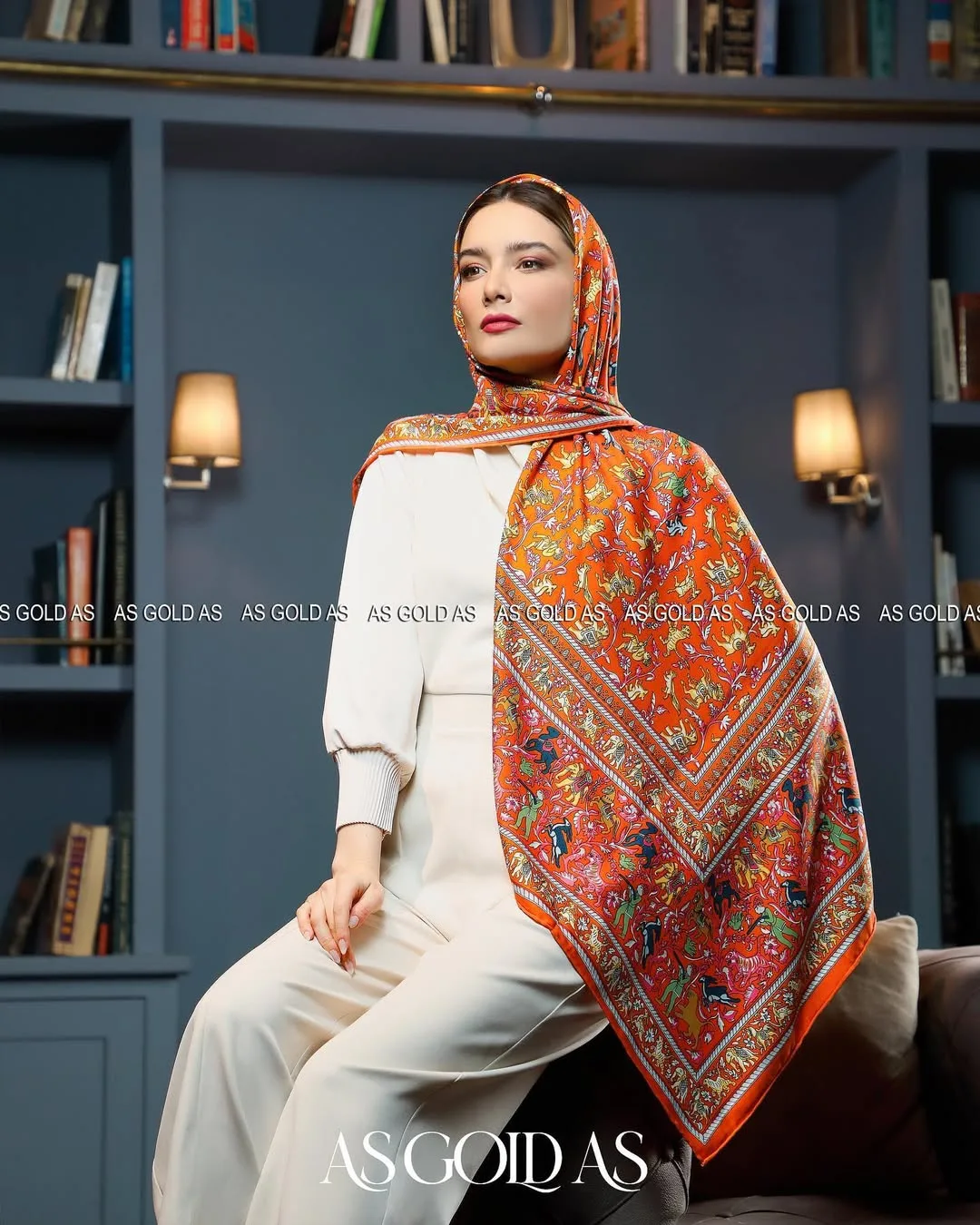 روسری ترک سایز ۱۴۰ کد ۱۰۰۶۲، رنگ نارنجی، قرمز و سبز، مربع