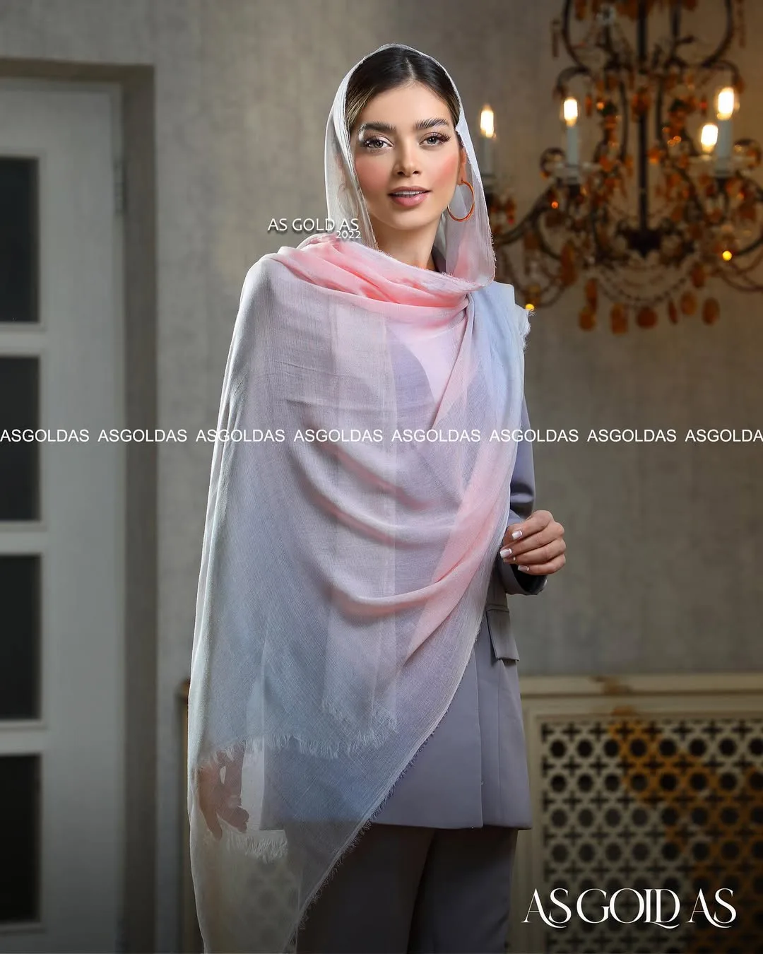 شال نخی طیفی کد ۱۰۰۸۰، رنگ سفید، صورتی و آبی، بلند