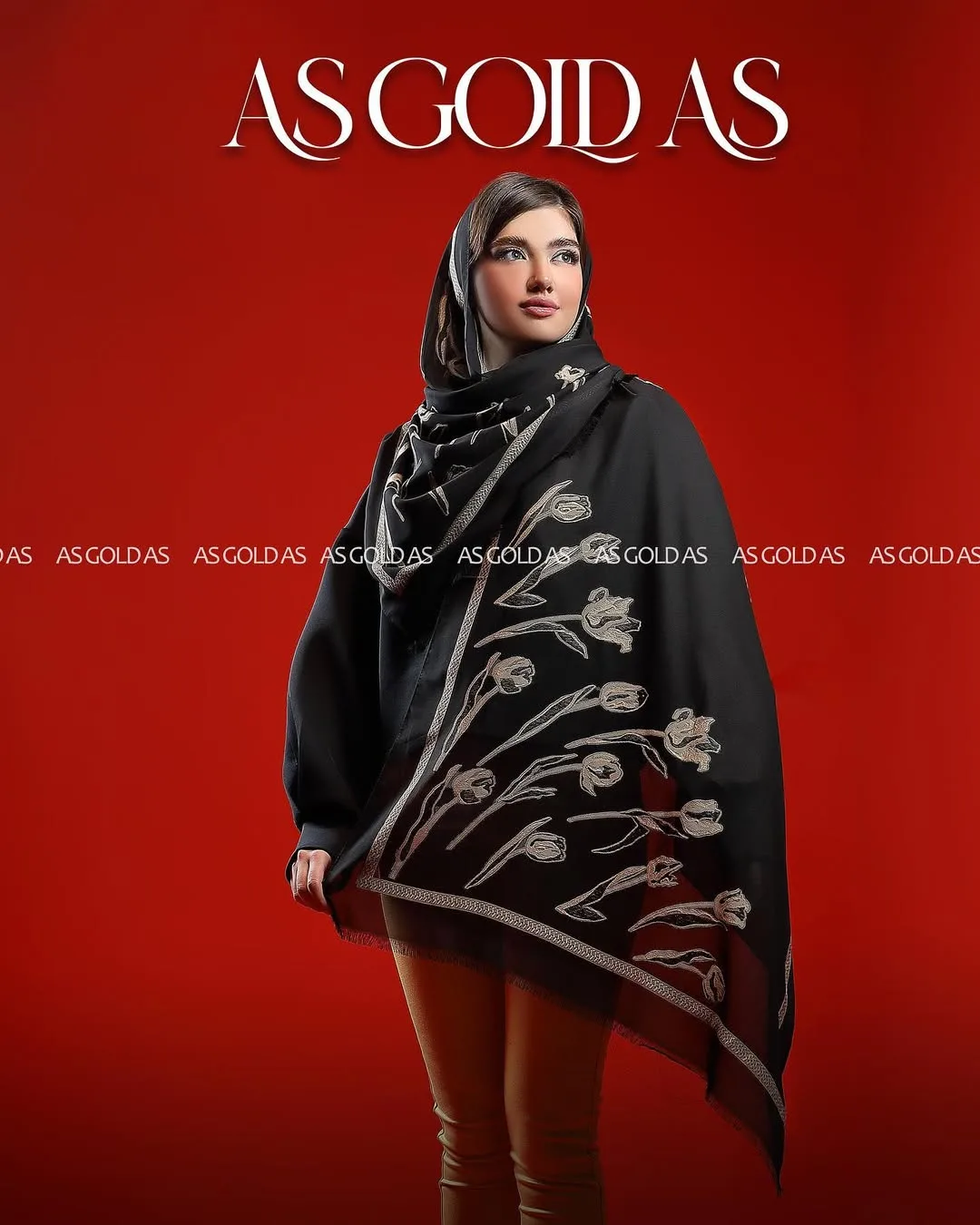 روسری زنانه، رنگ مشکی و سفید، طرح گلدار، مربع، لبه ریشدار