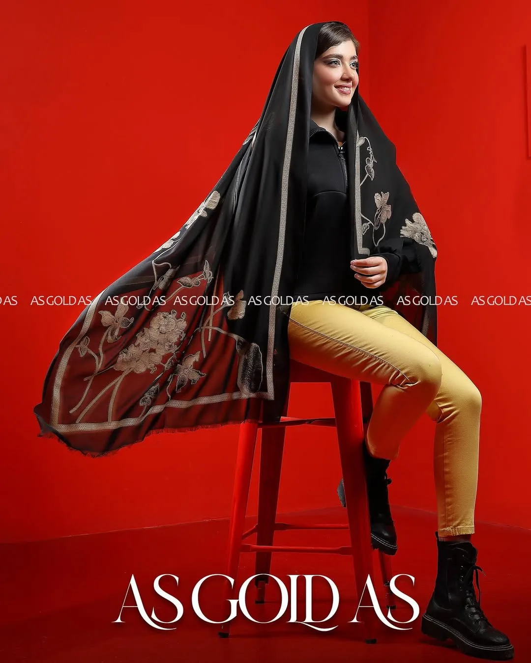 شال زنانه، رنگ مشکی، کرم و قرمز، طرح گلدار، مستطیلی، بلند