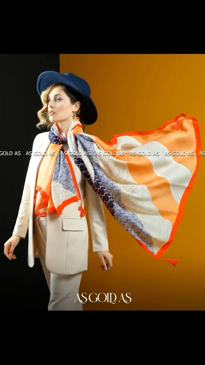 روسری زنانه، رنگ نارنجی، سفید و آبی، مربع، با منگوله