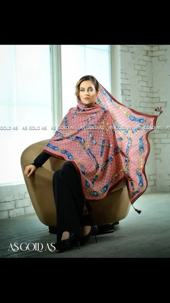 روسری زنانه، رنگ صورتی، آبی و طلایی، مربع، با منگوله