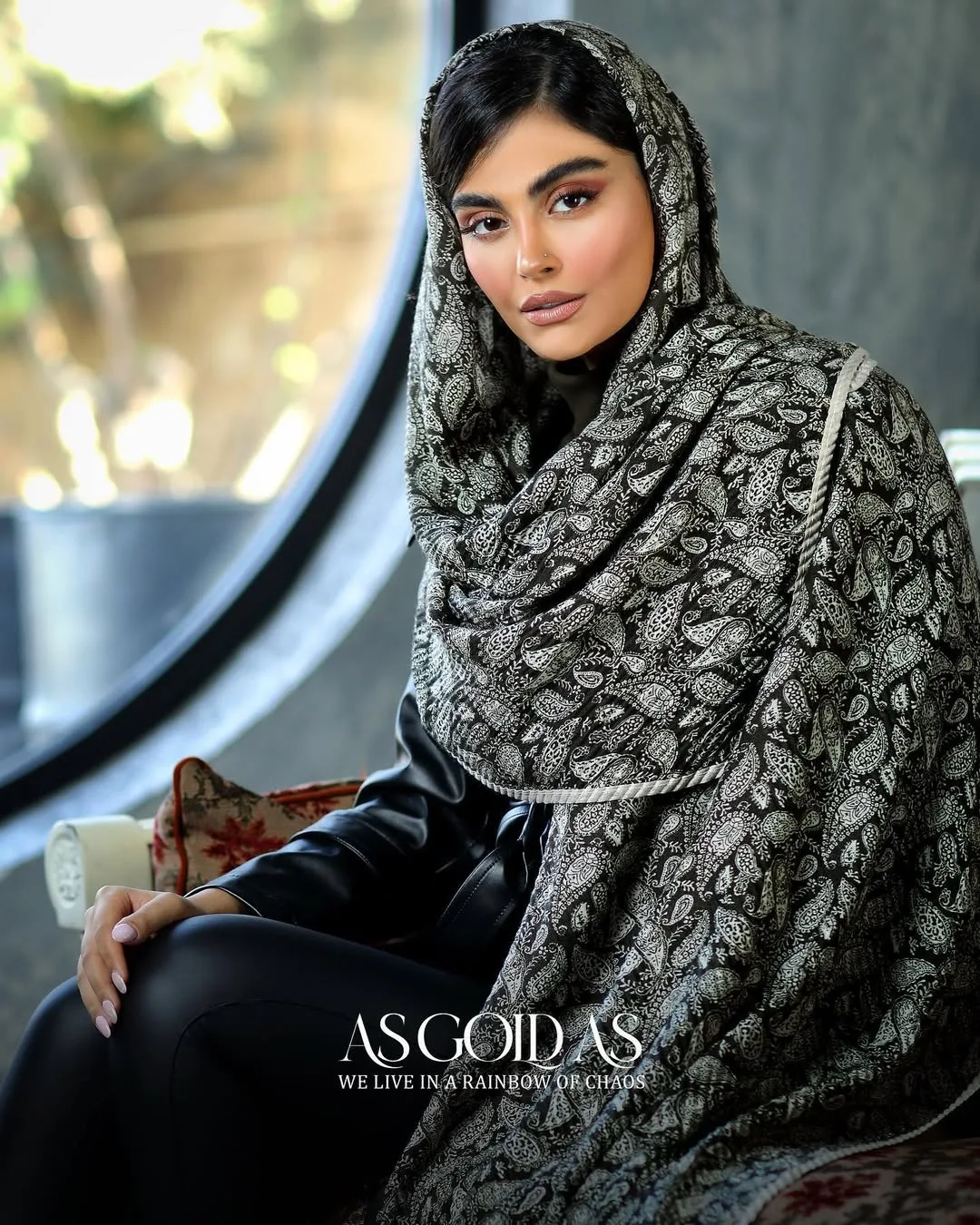 شال زنانه، رنگ خاکستری و مشکی، طرح گلدار، مستطیلی، بلند