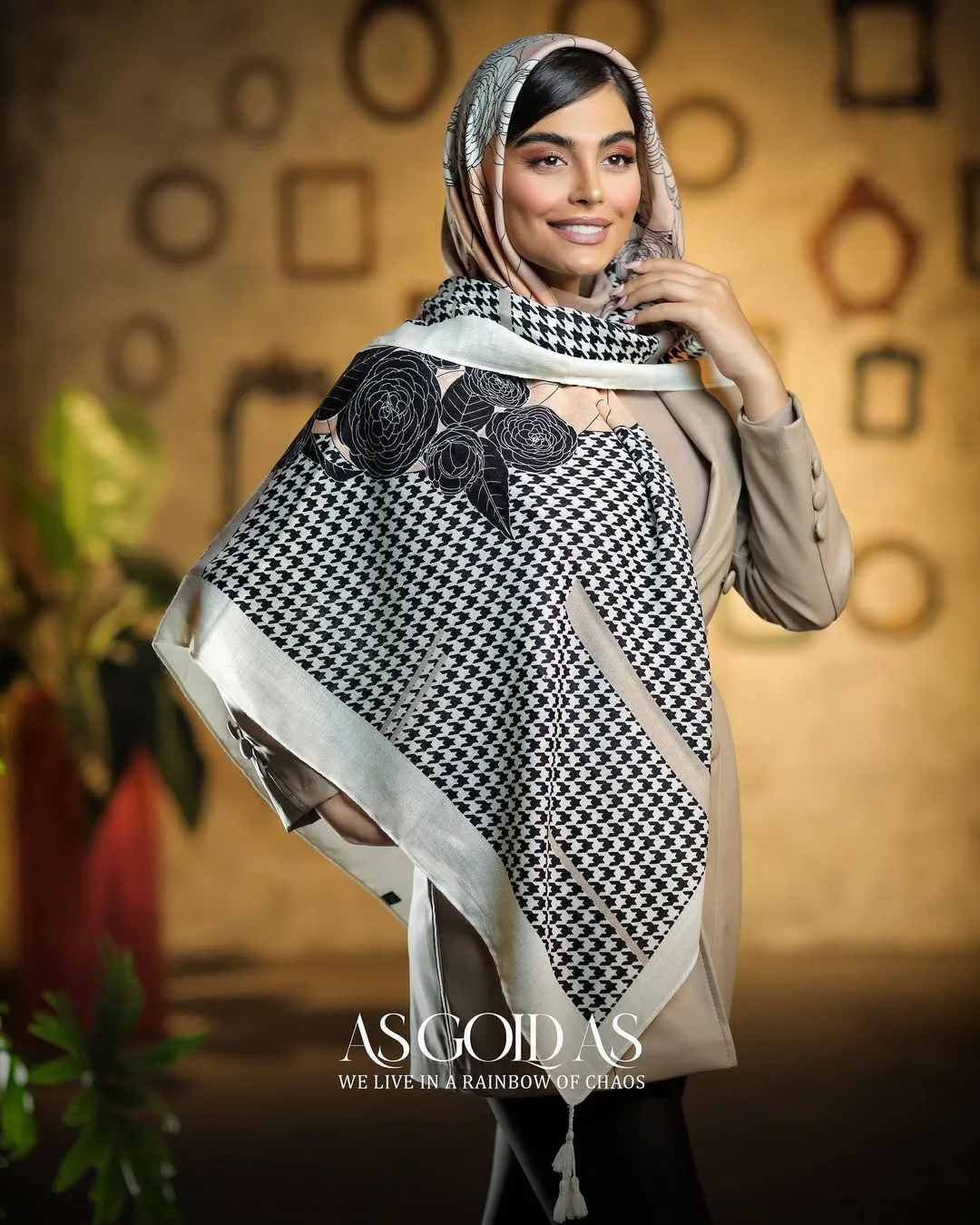 شال سایز ۱۴۰، رنگ سفید و سیاه، طرح گلدار، مستطیلی، بلند