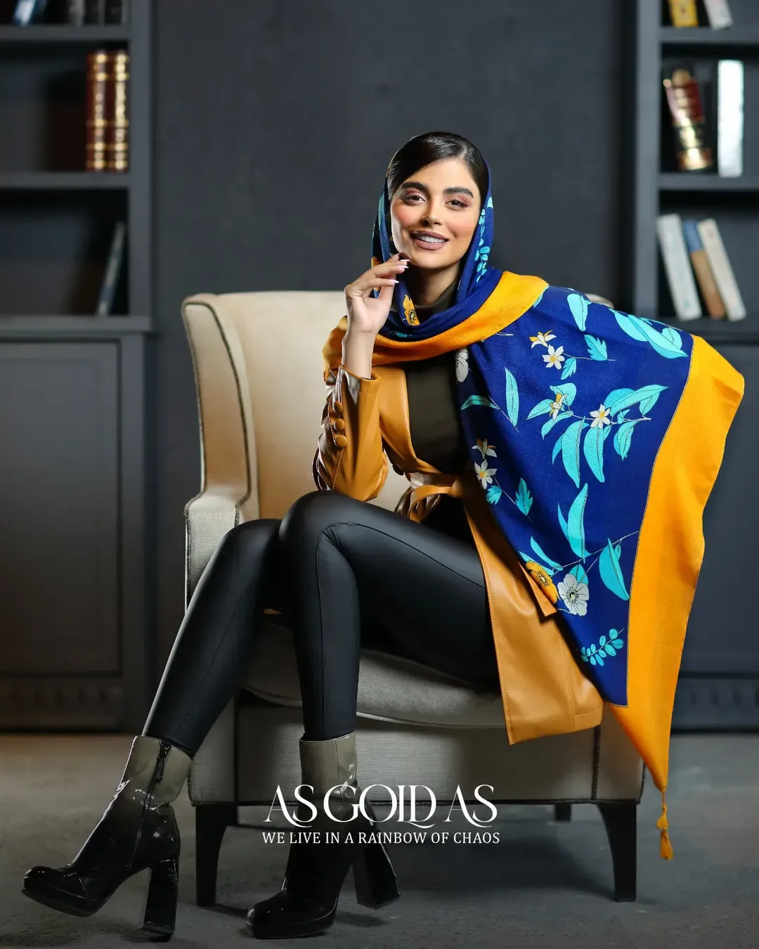 شال سایز ۱۴۰، رنگ آبی، زرد و سفید، طرح گلدار، شال بلند دورنگ