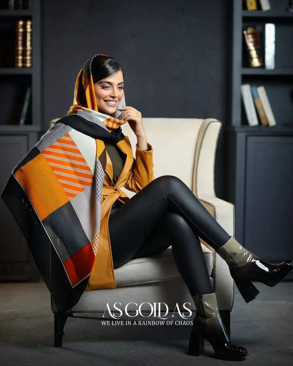 شال سایز ۱۴۰، رنگ نارنجی، خاکستری و مشکی، طرح هندسی، مستطیلی