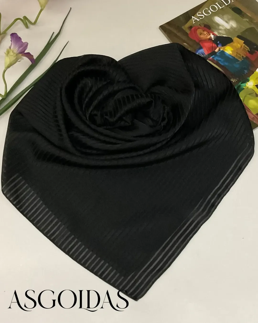روسری مشکی ژان ژان راه راه مجلسی — رنگ مشکی — نمای کامل — راه راه — عکس ۳