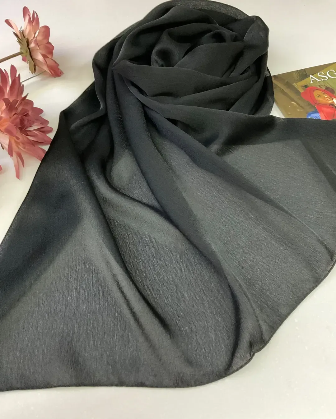 روسری ژان ژان شاین مجلسی سایز ۱۰۰ — رنگ مشکی — نمای کامل — مجلسی — عکس ۳